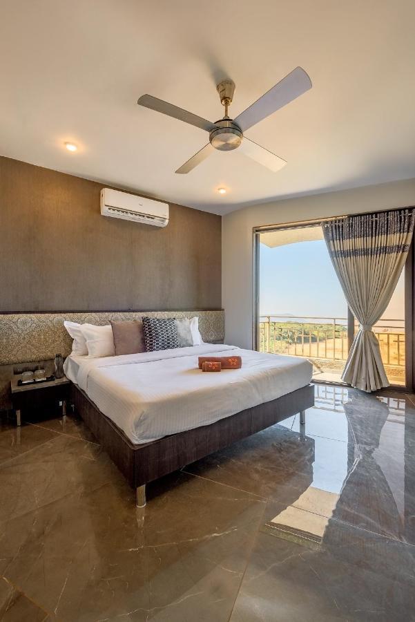 Saffronstays Heavone Trio, Lonavala Bagian luar foto
