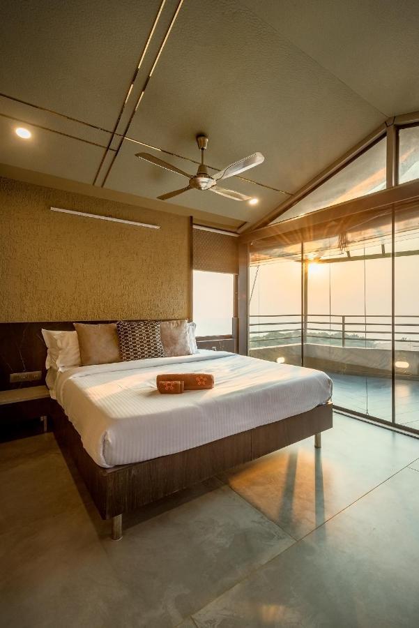 Saffronstays Heavone Trio, Lonavala Bagian luar foto